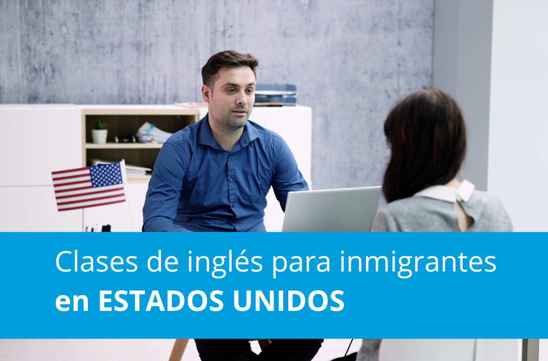 Instructor and student in a classroom with an American flag visible; blue banner reads "Clases de inglés para inmigrantes en ESTADOS UNIDOS".