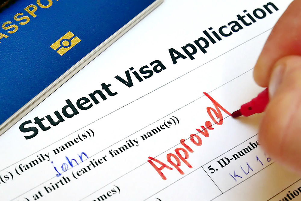 Difference Between a Tourist Visa and a Student Visa